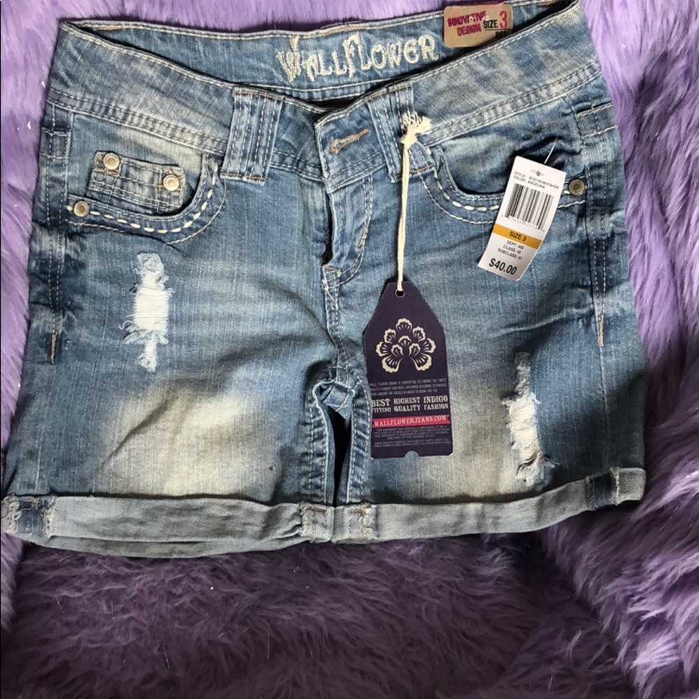 *SPECIAL* NWT Juniors denim shorts.